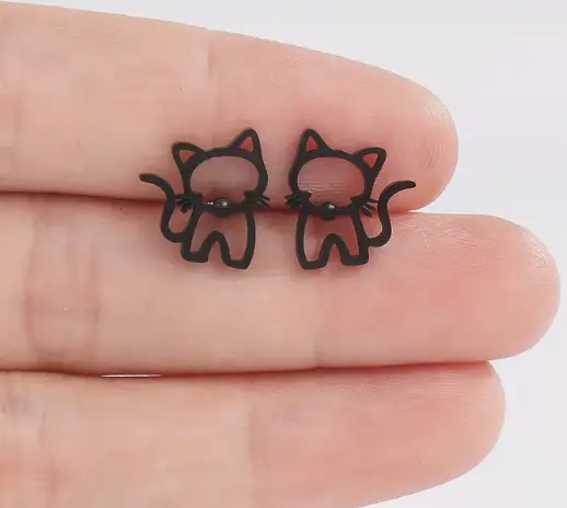 Aretes de gato negro