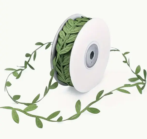 Cinta de encaje con hojas verdes