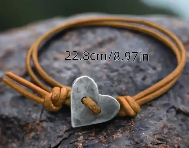 Pulsera de cuero con corazón