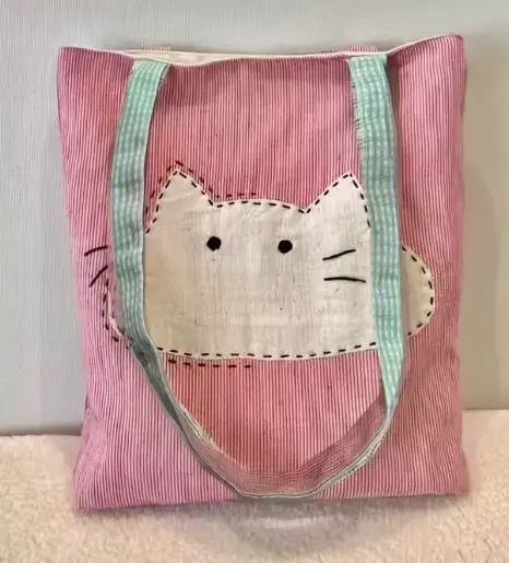 Bolsa de mano de lona rosa con gatito blanco
